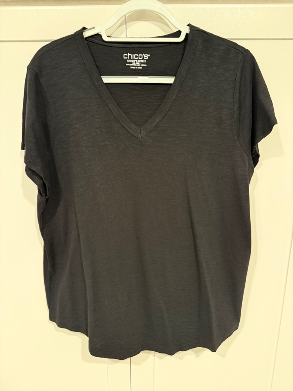 Chico's Black V-Neck Short Sleeve Tee